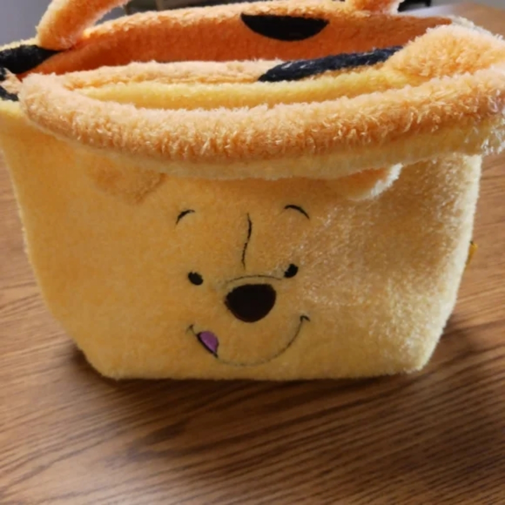 Winnie-the-Pooh Furry Tote - Picture 2 of 12